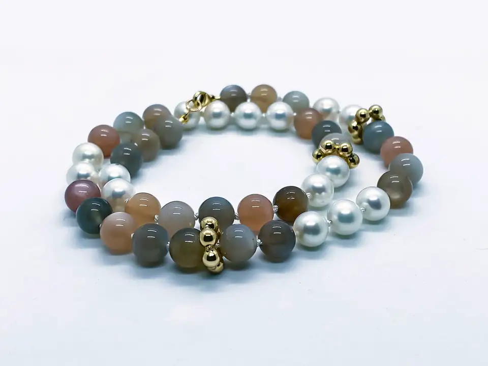 Bracelet of agate, pearls and gold spacers